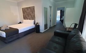 Golden Reef Motor Inn